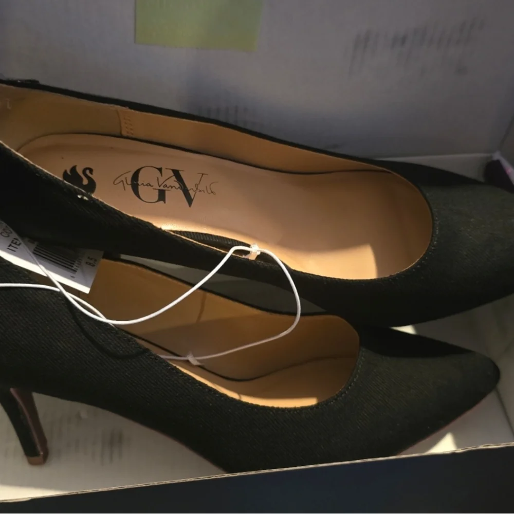 New Gloria Vanderbilt Women's Marilyn Pumps Ivory Heels Shoes NIB